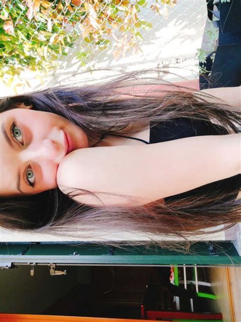 vikioutofspace OnlyFans leaked content