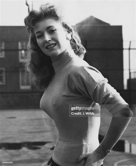 vikki hammond biography examples