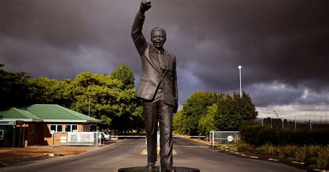 vilken ö var nelsson mandela fängslad