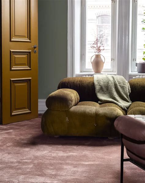 vilken  golvtextil passar  mot brun soffa