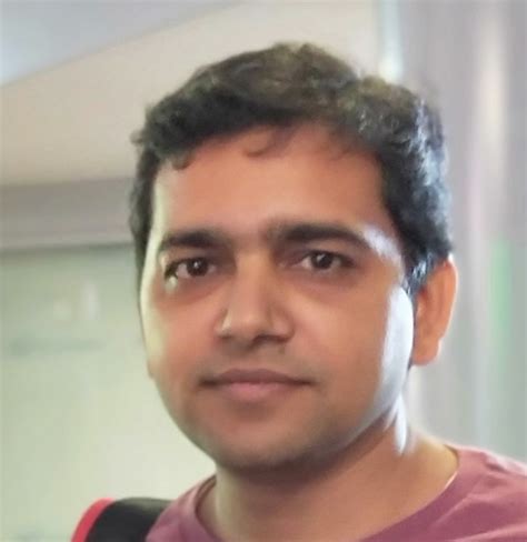 vineet pandey biography examples