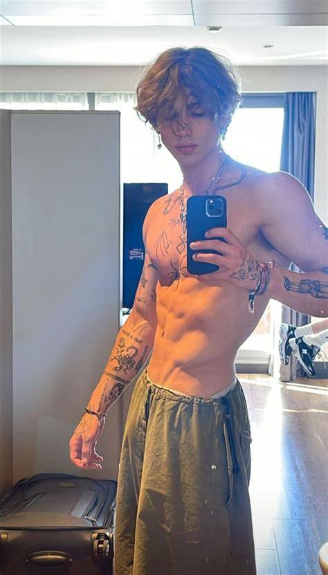 vinnie hacker nude