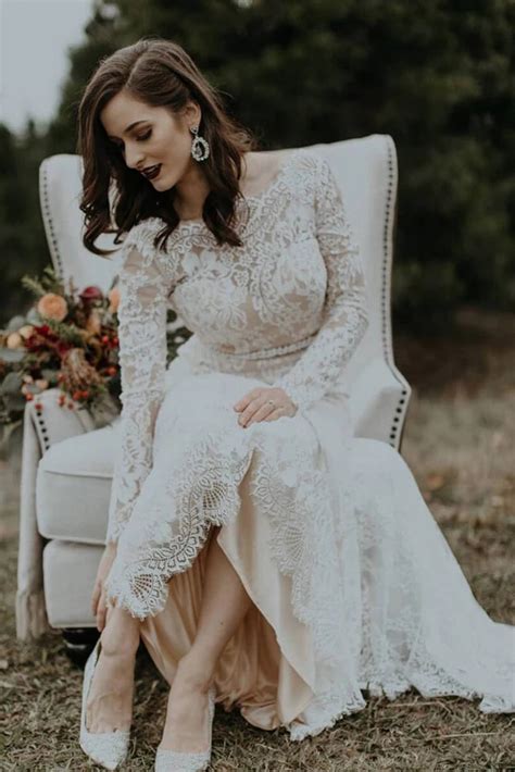 Vintage Lace Backless Wedding Dress With Sleeves
