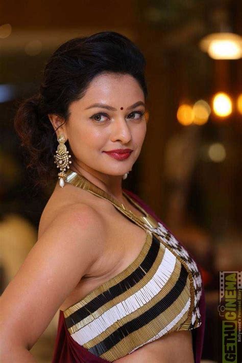 vishwaroopam hot pooja kumar biography