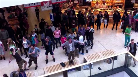 voXXclub – „Rock mi“ Flashmob in den Riem Arcaden in München