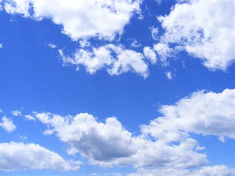 Wallpaper Biru  Gambar Langit Biru Dan Awan Putih Realistis Latar - Wallpaper Biru
