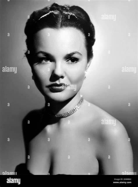 wanda hendrix nude