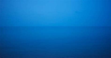 warna biru laut