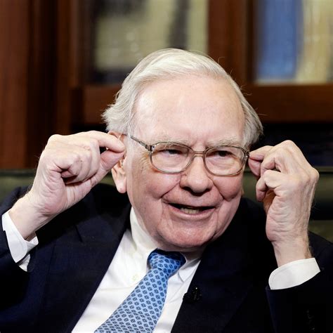 ar Warrenas Buffet tikrai investuoja į kriptovaliutą)