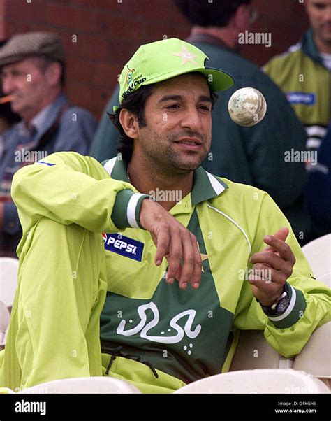 wasim akram cricketer education