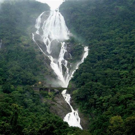 waterfall - Meaning in Marathi - Translation of waterfall