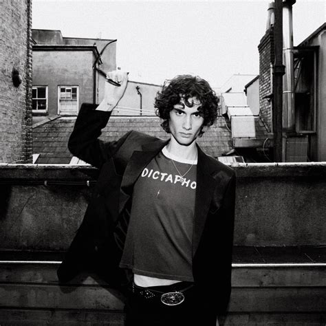 we never dated sombr lyrics