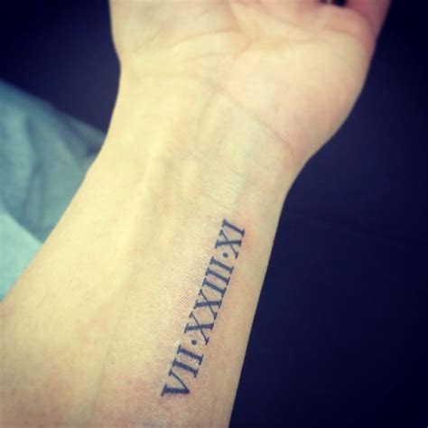 wedding date arm tattoo roman numerals armtattoosdesigns Tatoeage