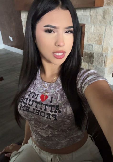 weluvanahi OnlyFans leaked content