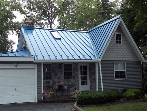 what exterior colours go well with ocean coloured tin roofing?