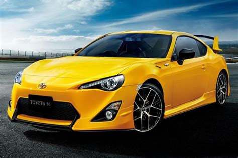 what make cars come in yellow exterior?
