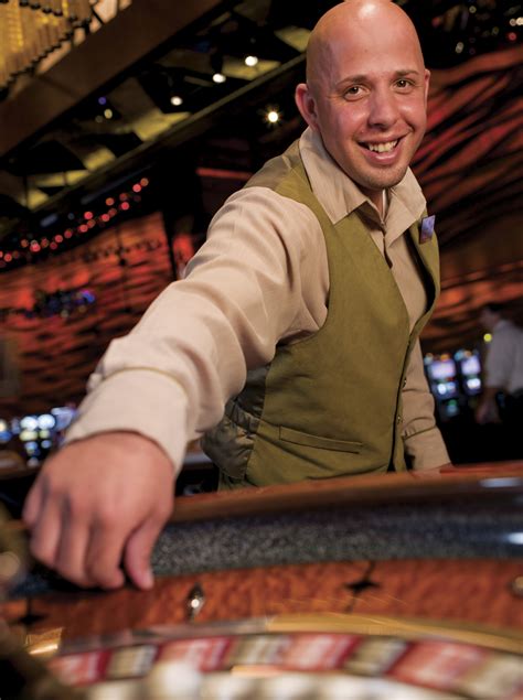 what does a casino dealer make jgzj