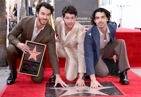 What Does Jonas In The Giver Look Like