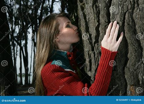 what is a kissing peck for a tree