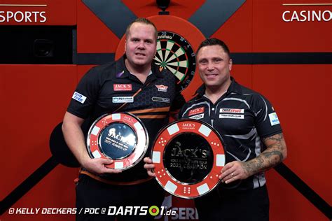 what time is the darts final 2022