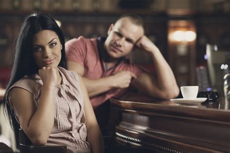 what to do when a woman is trying to date you