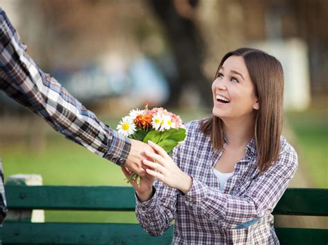 when should you give a girl flowers after starting to date