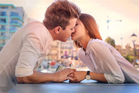 when should you kiss in a new relationship