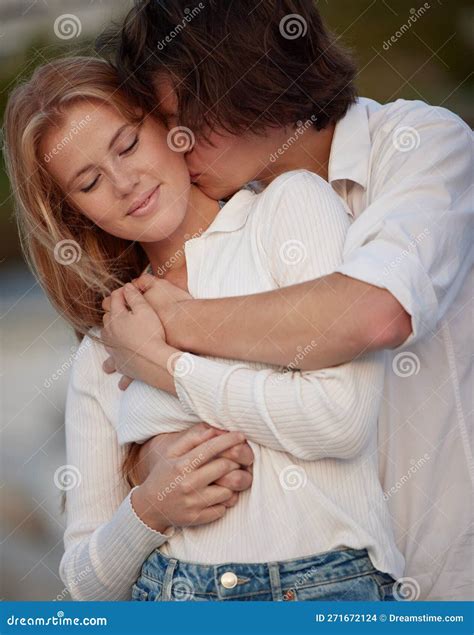 when to kiss in a relationship