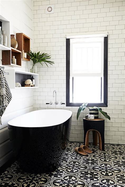 White And Black Bathrooms