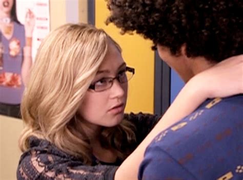 who does maya date in degrassi