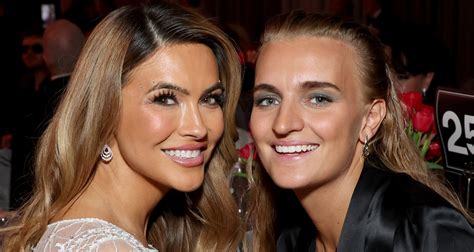 who is crashell dating