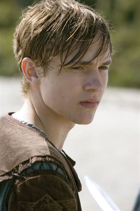william actor for peter in narnia