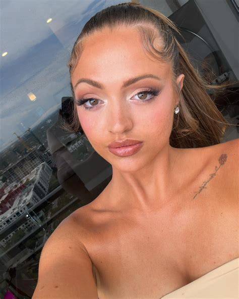 woahvicky nude