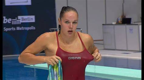 women diving nude