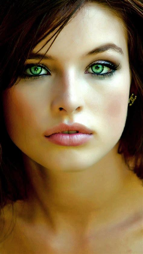 women with green eyes