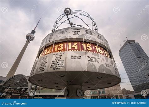 world clock alexanderplatz