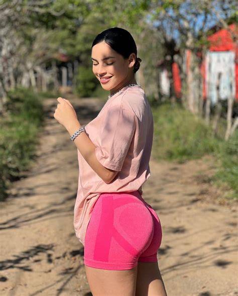 yaneri velez nude