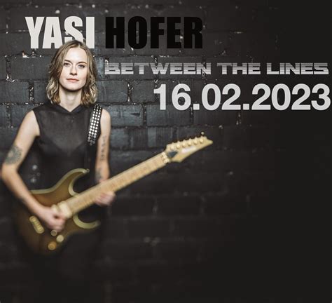 yasi hofer biography template
