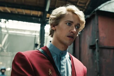 Young Coriolanus Snow