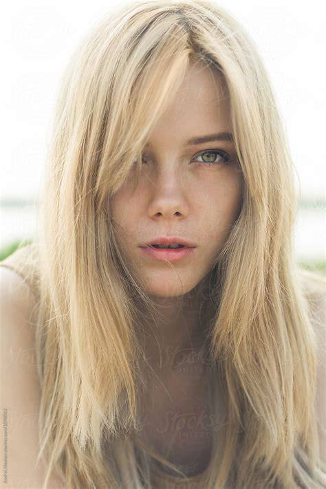 young nude blonde