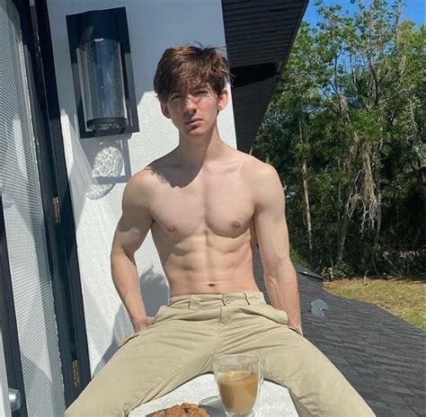 youtuber nudes