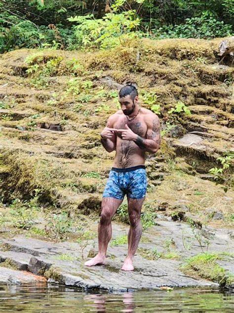 zander gains nude
