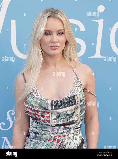 zara larsson bor i usa