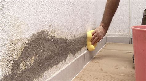 Zócalos para paredes interiores con humedad: la solución perfecta para tu hogar