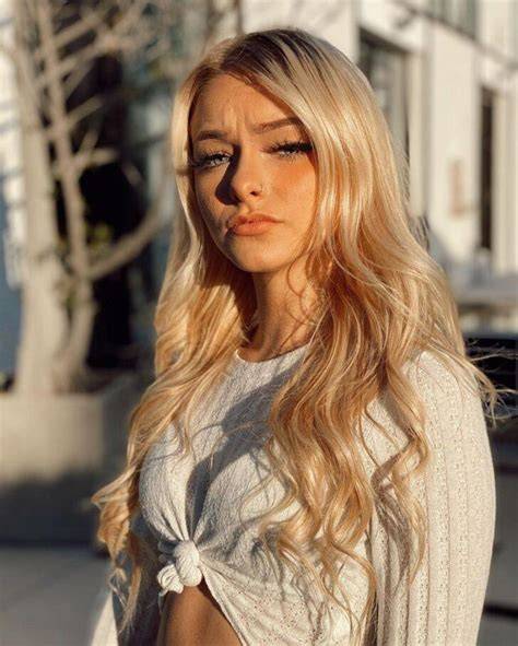 zoe laverne nude