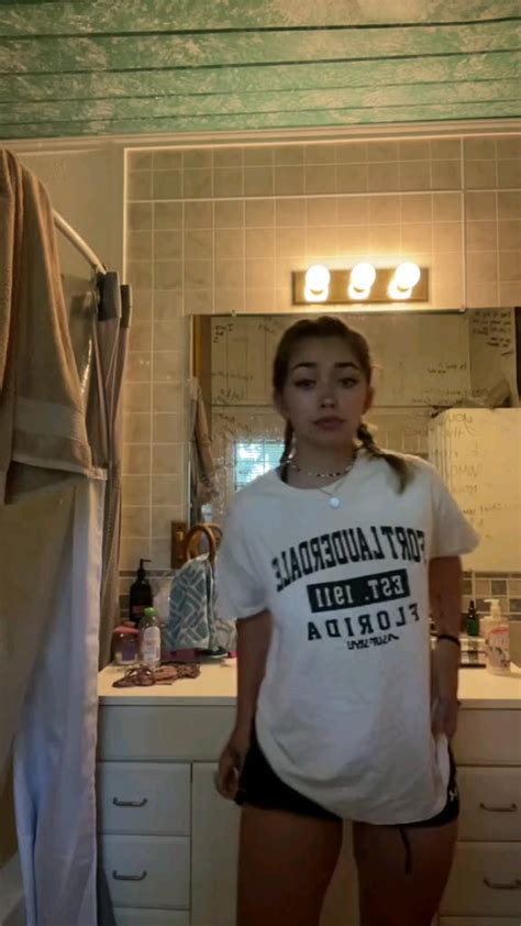 zoe.ebarb OnlyFans leaked content