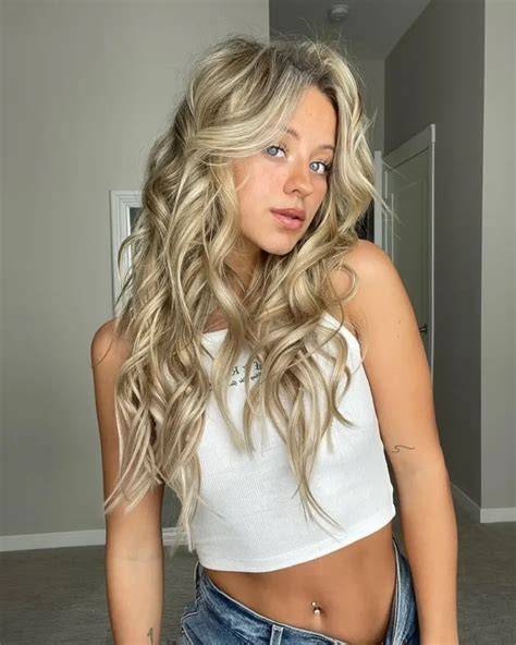 zoey aune nude