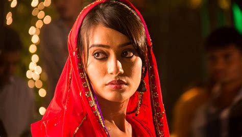 zoya in qubool hai biography examples