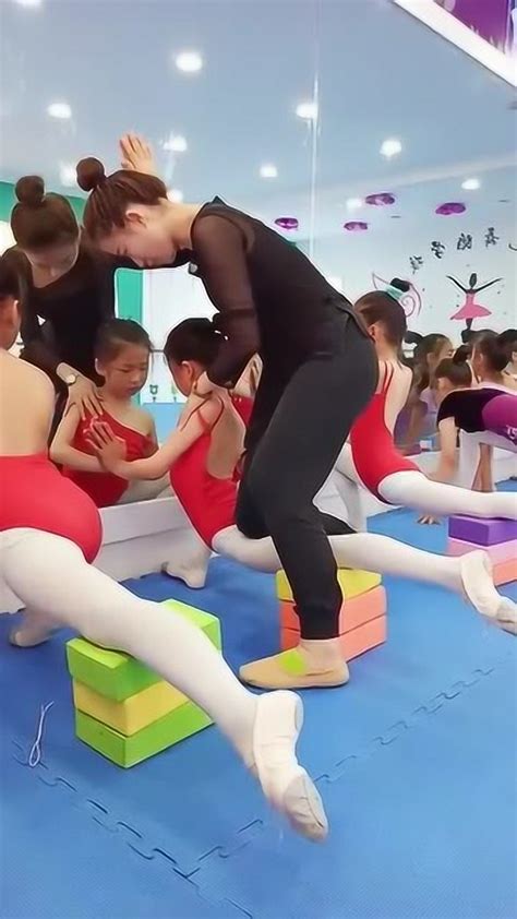 舞蹈压腿训练视频