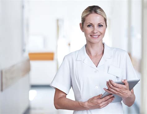 ﻿6 avantages de devenir infirmière praticienne